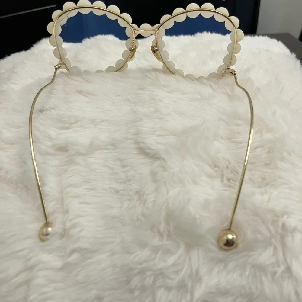 Faux Pearl-Embellished Round Gold Frame, Ivory Pearls - Picture 12 of 14